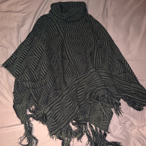 Turtle neck poncho - Picture 1 of 4